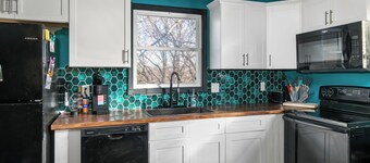 Electric Velvet- 3 bedroom stay near downtown Des Moines
