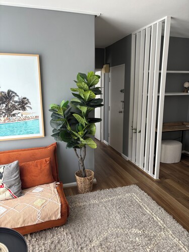 Apartment in beautiful Monee Ponds fullyrenovated,close to everything