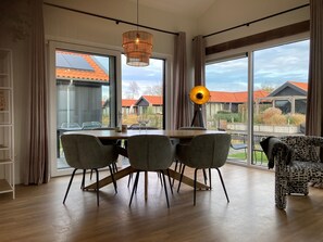 Dining - 5-person chalet La Cabana by the water with parking space (Eanjum)