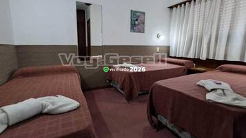 Chambre Triple Standard | Coffres-forts dans les chambres, Wi-Fi gratuit