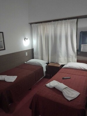Standard Triple Room | In-room safe, free WiFi - Hotel Lincoln (Villa Gesell)
