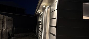 100m to the Beautiful Beach, fully self contained bungalow and pet friendly.