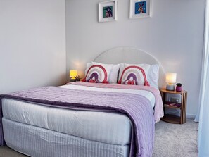 2 habitaciones, escritorio, tabla de planchar con plancha y wifi gratis 