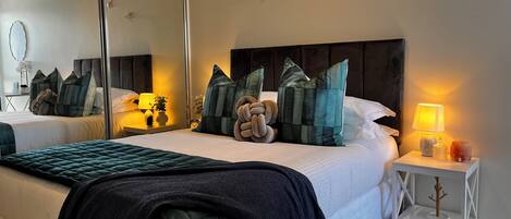 2 Schlafzimmer, Schreibtisch, Bügeleisen/Bügelbrett, kostenloses WLAN