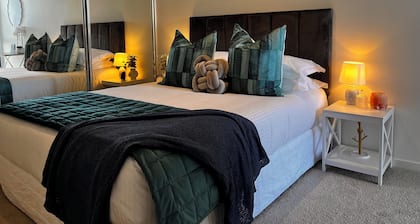 Hidden Gem on Neerim Road, Carnegie 2BR