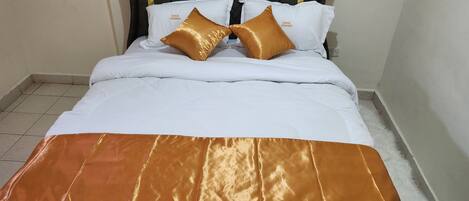 1 bedroom, iron/ironing board, internet, bed sheets