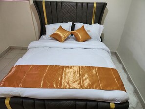 1 bedroom, iron/ironing board, internet, bed sheets