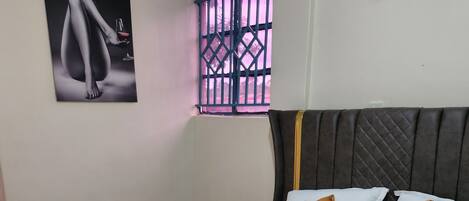 1 slaapkamer, een strijkplank/strijkijzer, internet, beddengoed