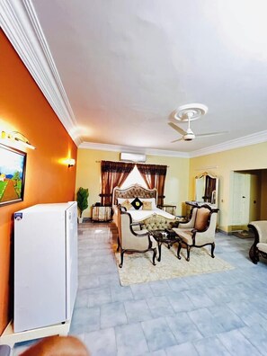 Living area - Sea View Inn (Karachi)