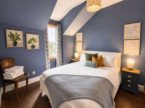 2 bedrooms, iron/ironing board, WiFi, bed sheets - The Yellow Door, Inverness (Inverness)