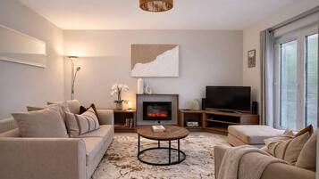TV, fireplace
