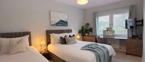 2 bedrooms, iron/ironing board, WiFi, bed sheets