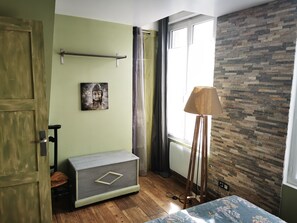1 habitación, tabla de planchar con plancha, wifi y ropa de cama 