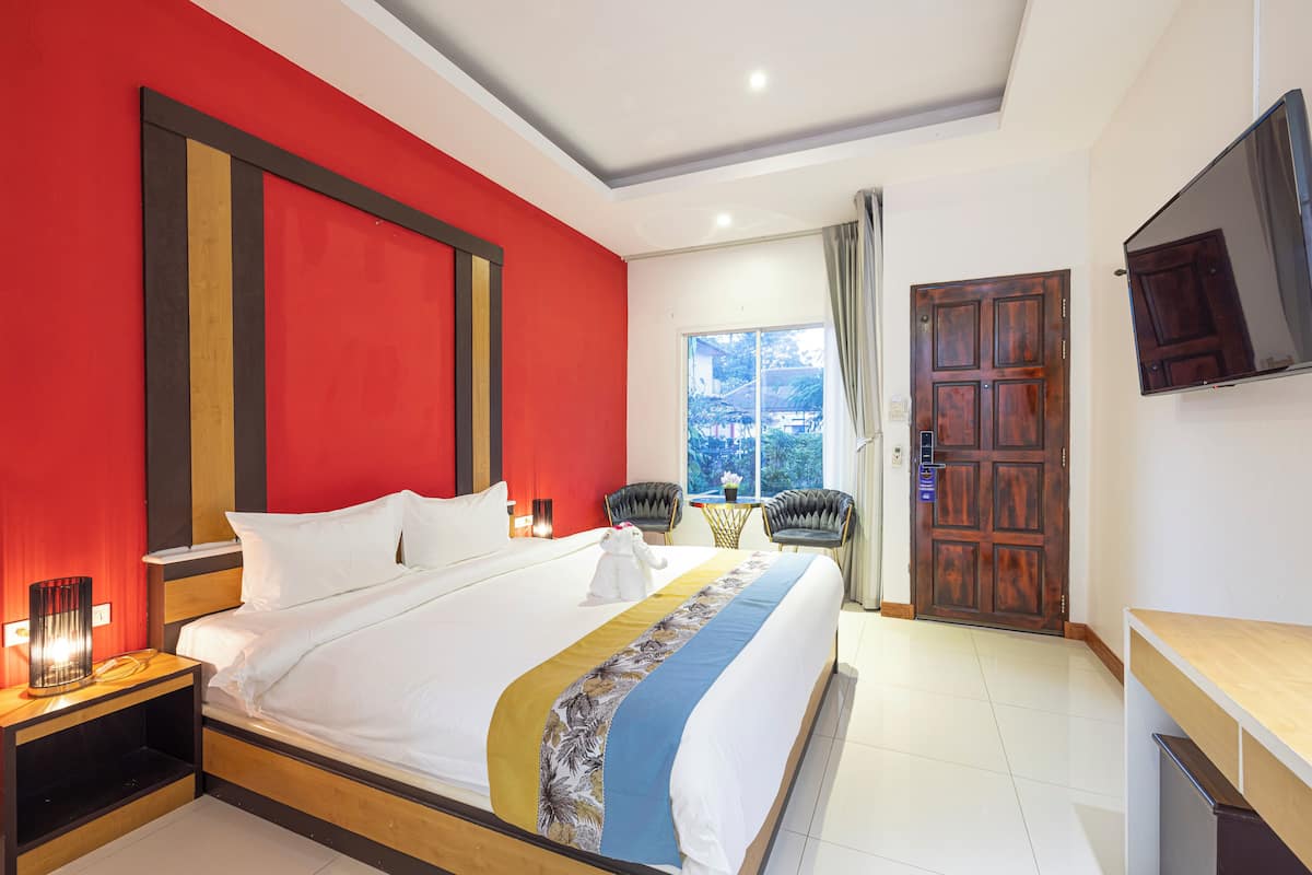 Caja de seguridad en la habitación, escritorio y cortinas blackout