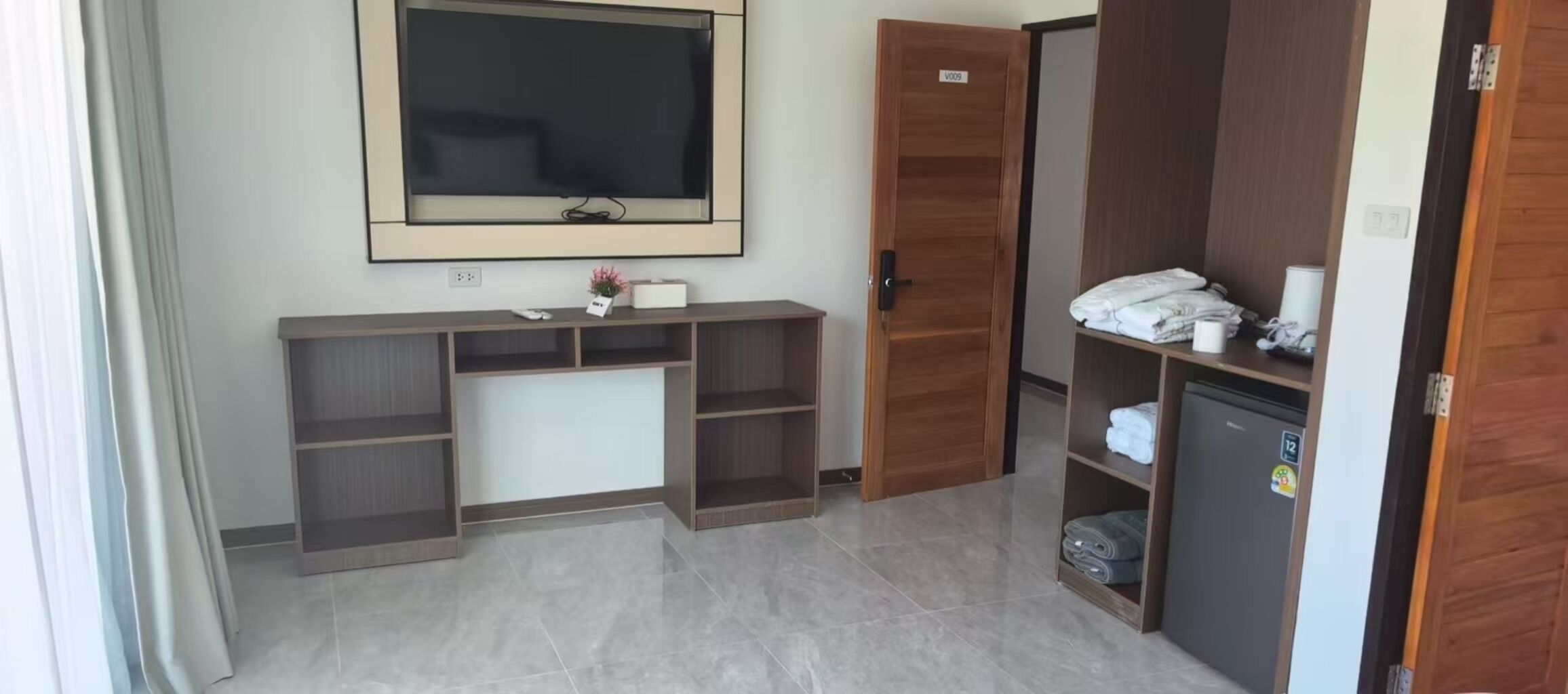 Doppia Superior, balcone, vista resort | Una cassaforte in camera, una scrivania, tende oscuranti