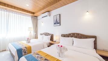 Deluxe Twin Room, Balcony | In-room safe, desk, blackout drapes, soundproofing