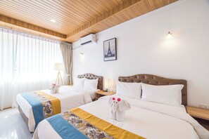 Deluxe İki Ayrı Yataklı Oda, Balkon | Odada kasa, masa, güneşlik/perde, ses yalıtımı 