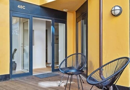 Luxury 2-Story Townhouse In City Centre