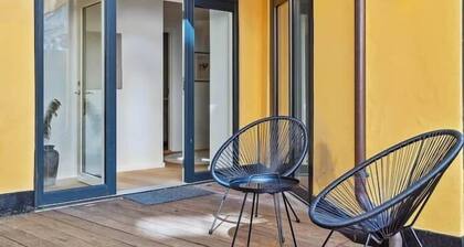 Luxury 2-Story Townhouse In City Centre