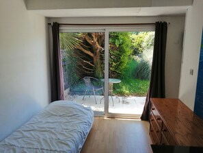 4 bedrooms, WiFi, bed sheets - Large comfortable house for 6 people (Saint-Malo-de-Guersac)