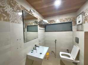 Standard Double Room, Air conditioning | Bathroom | Shower, rainfall showerhead, slippers, towels