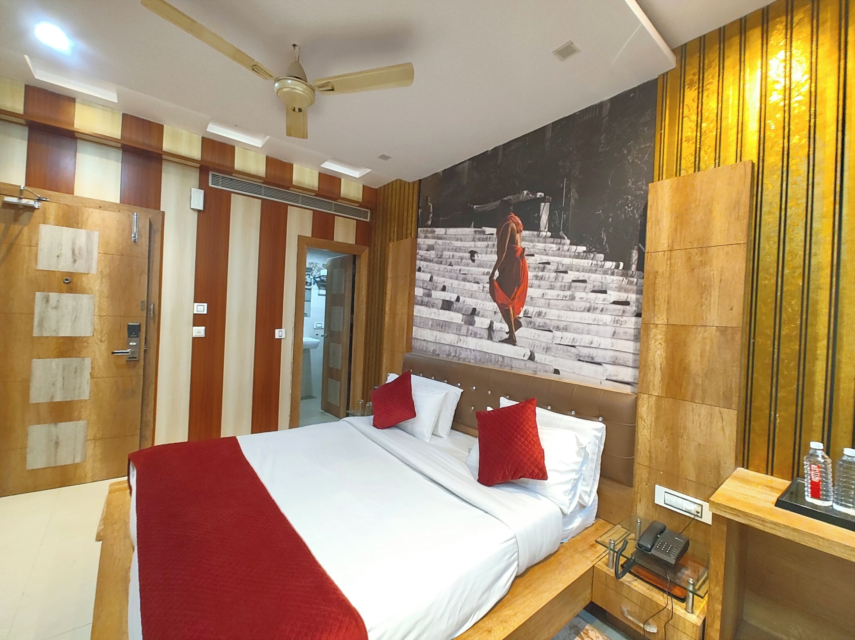 Dobbeltrom – deluxe, aircondition | Allergitestet sengetøy, skrivebord, lydisolert og wi-fi (inkludert)