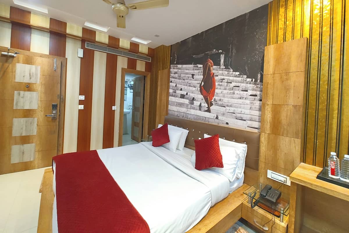 Dobbeltrom – deluxe, aircondition | Allergitestet sengetøy, skrivebord, lydisolert og wi-fi (inkludert)