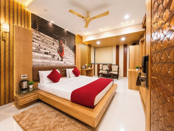 Hypo-allergenic bedding available, desk, soundproofing, WiFi (free) - Hotel Gautam Grand Varanasi (Varanasi)