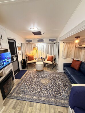 Living area - Bradshaw Sunset Retreat (Springtown)