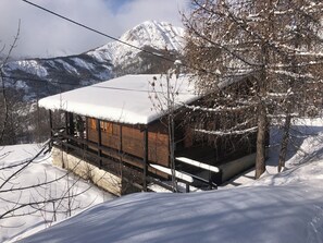 Exterior - A little jewel on the road to Lac d'Allos (Allos)