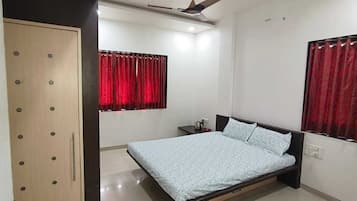 Ferros/tábuas de passar roupa, Wi-Fi, roupa de cama