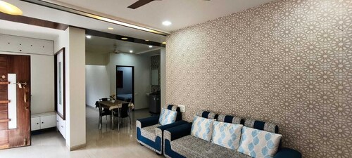 Jagshali Villa: Modern 2BHK with Karaoke & 50" TV