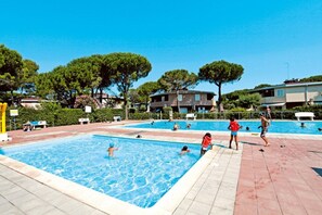 Pool - Apartment with garden and swimming pool access (Bibione)