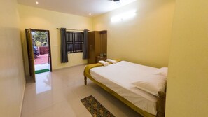 ห้องดีลักซ์ดับเบิล, ระเบียง, วิวทะเล | ตู้นิรภัยในห้องพัก, พื้นที่ทำงานแบบใช้แล็ปท็อป, Wi-Fi ฟรี