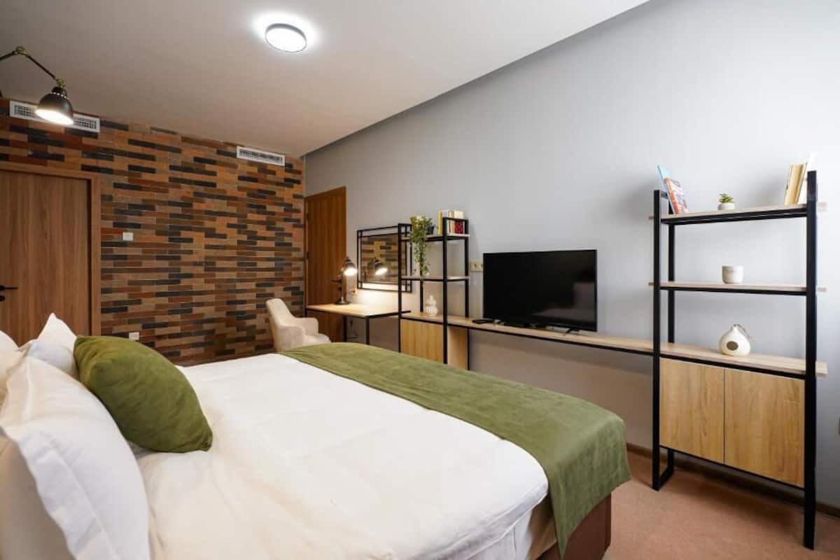 Double Room | Minibar, in-room safe, soundproofing, WiFi (free)