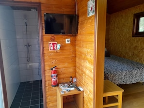 1 bedroom, internet, bed sheets