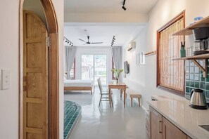 عناصر مجانية داخل الميني بار وبديكورات فريدة لكل غرفة