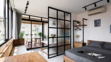 Free minibar, individually decorated, individually furnished, desk