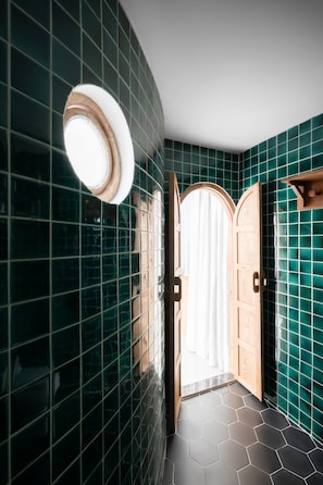 Gratis produkter i minibar, individuell inredning och unika möbler