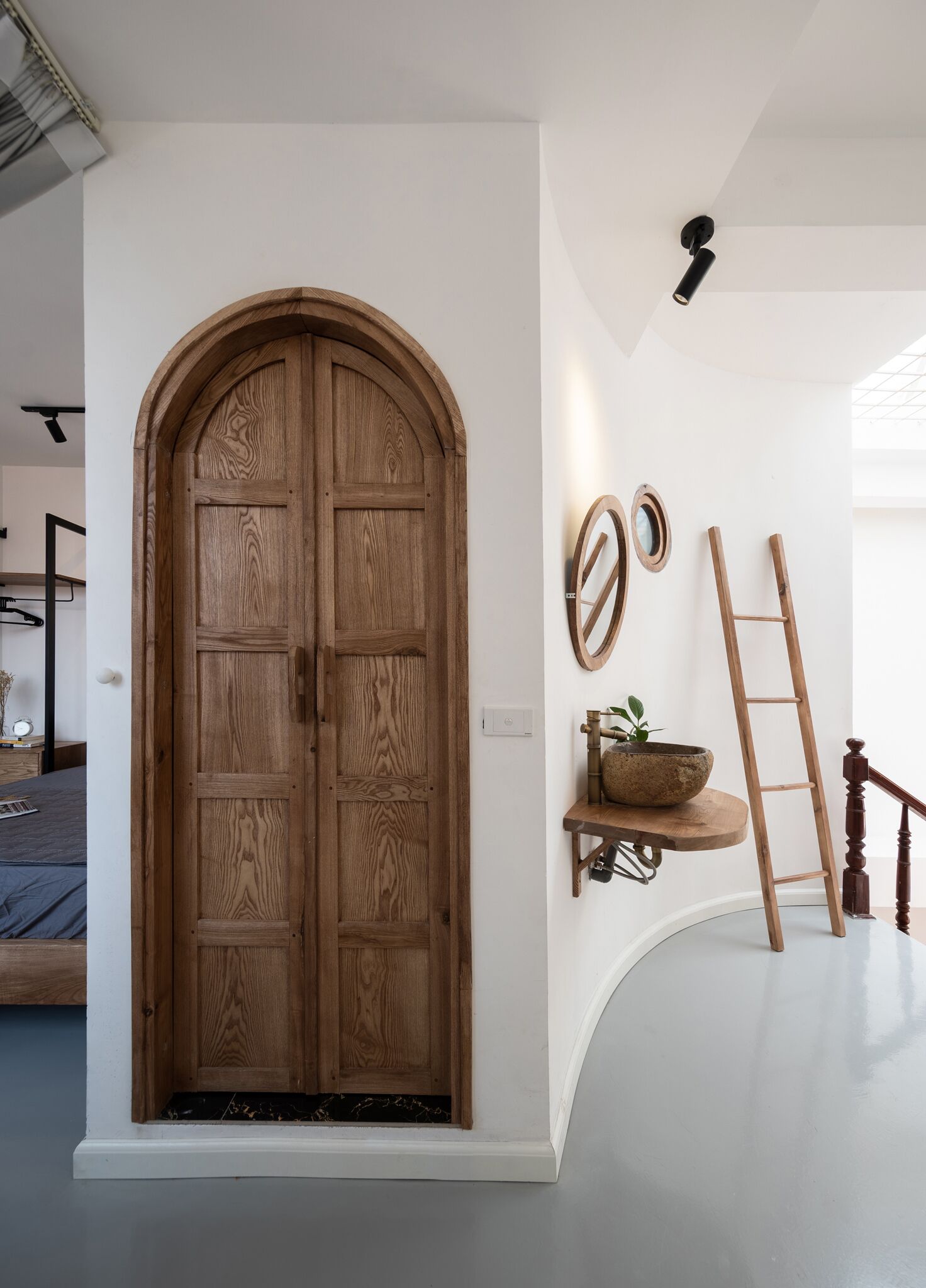 무료 미니바, 각각 다른 스타일의 인테리어, 각각 다르게 가구 비치, 책상