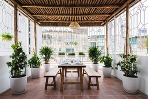 عناصر مجانية داخل الميني بار وبديكورات فريدة لكل غرفة