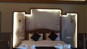 Suite estudio ejecutiva | Caja de seguridad en la habitación y escritorio