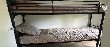 House | 4 bedrooms, bed sheets