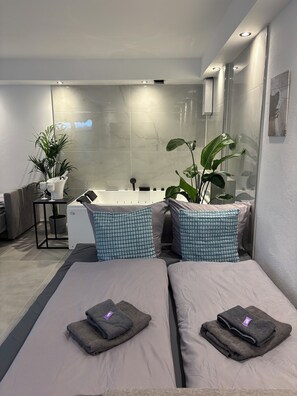 1 bedroom, WiFi, bed sheets - Relax vacation apartment - with whirlpool & sauna (Medebach)