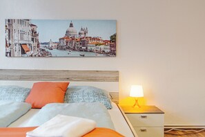 Iron/ironing board, free WiFi - Spacious 2BR Apt Near Wiener Stadthalle (Vienna)