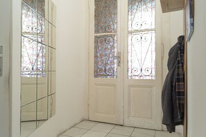 Exterior - Spacious 2BR Apt Near Wiener Stadthalle (Vienna)