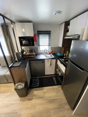 Micro-ondes, four, plaque de cuisson, lave-vaisselle