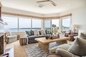 TV, stereo - Beach House with incredible Bay Views (Mount Martha)