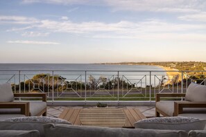 Property grounds - Beach House with incredible Bay Views (Mount Martha)