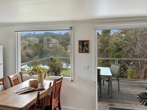 Dining - Cara: on the Lake with Fireplace (Daylesford)